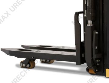 CAT Hochhubwagen mit Initialhub