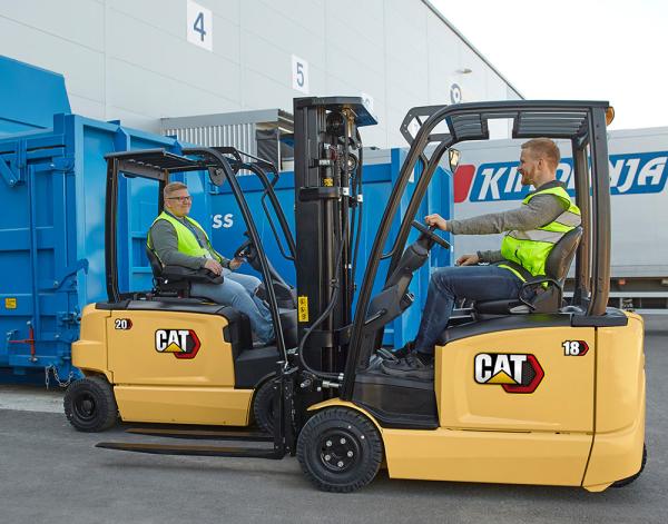 Drivers-of-the-Cat%C2%AE-48V-electric-counterbalance-forklifts-enjoy-the-latest-ergonomic-controls.jpg
